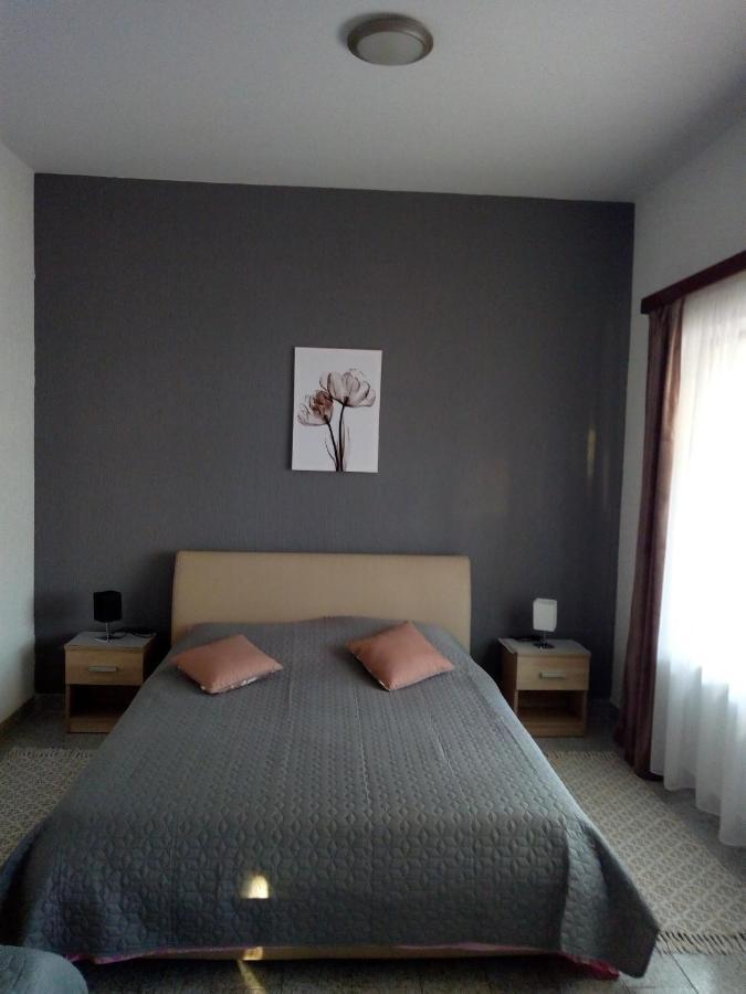 Apartmani Alma Pula Luaran gambar
