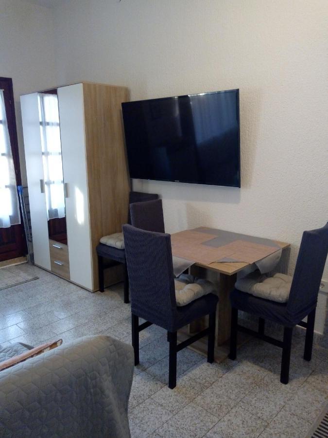 Apartmani Alma Pula Luaran gambar