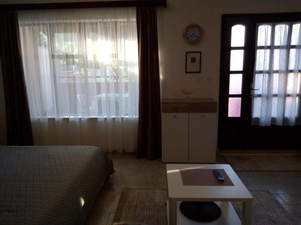 Apartmani Alma Pula Luaran gambar