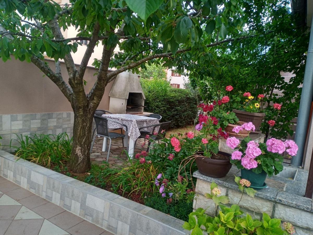 Apartmani Alma Pula Luaran gambar
