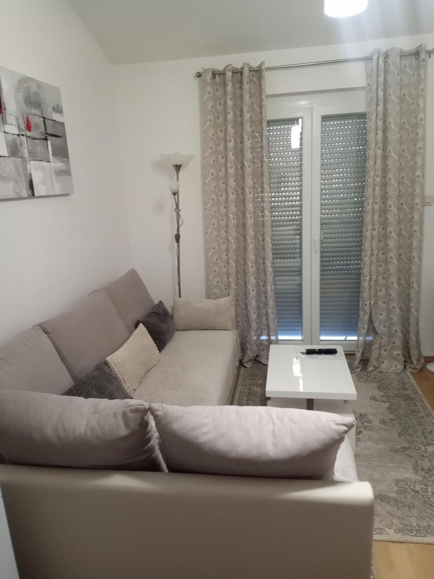 Apartmani Alma Pula Luaran gambar