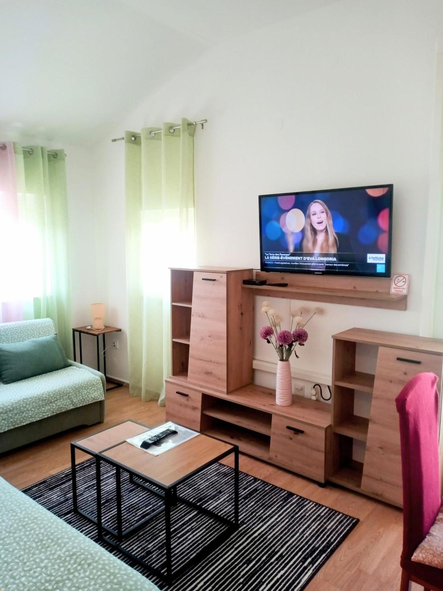 Apartmani Alma Pula Luaran gambar
