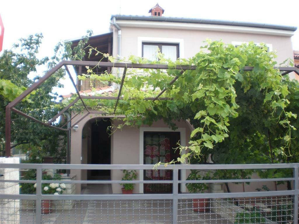 Apartmani Alma Pula Luaran gambar